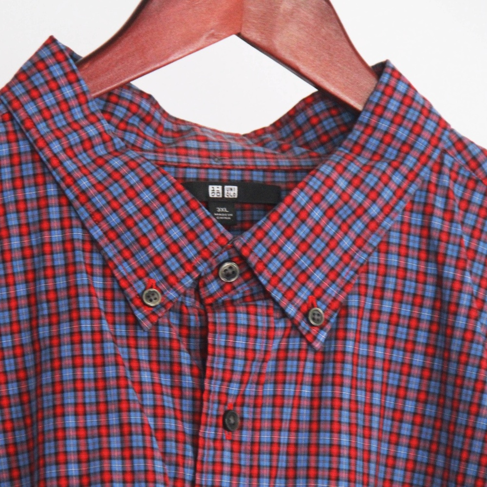 Uniqlo Men's Red and Blue Plaid Checked Long-Sleeve Button Down Shirt